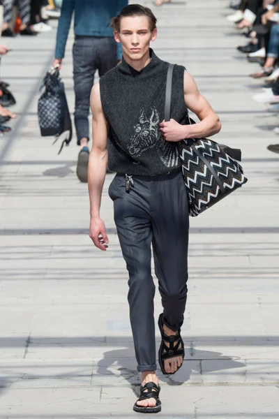 Look 9